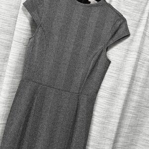 H&M Black and white Chevron Midi Dress size small like new condition
